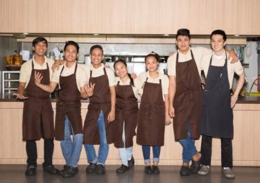 フィリピン人スタッフと苦楽を共にし、料理を通じて絆を深めたキッチンインターン生活。英語力を伸ばすために必要なこととは。