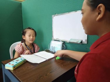 高校卒業以来勉強していなかった英語を母になってフィリピン留学でもう一度、親子で外国人を手助けするのが目標！親子留学！